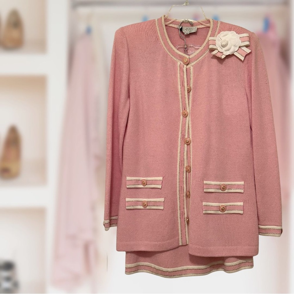 St. John pink skirt suit with flower bow - size 10